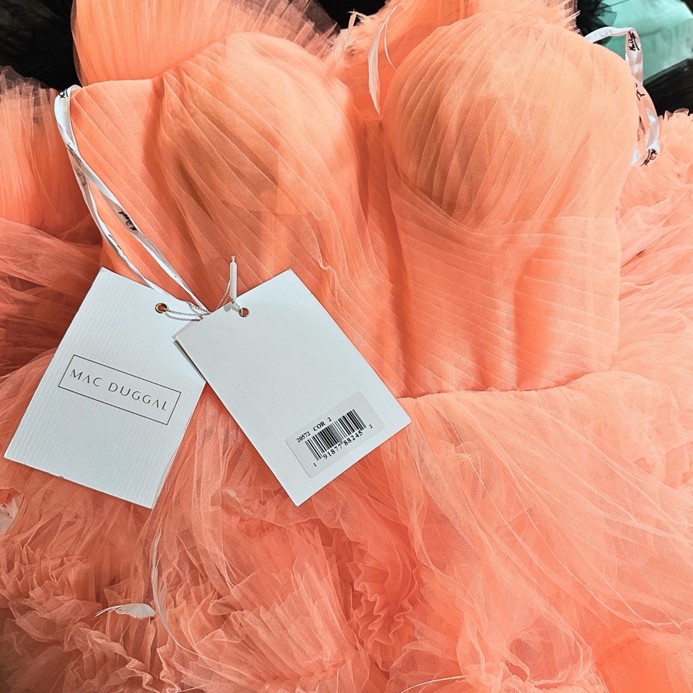 Mac Duggal Coral Strapless Sweetheart Tulle Gown w. Feather Detail 20572 size 2 - Picture 4 of 6